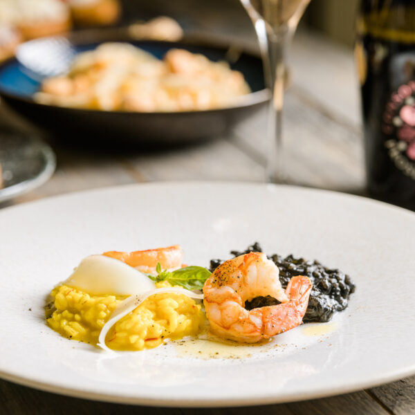 Zum Anbeißen: Kürbis-Ricotta-Ravioli mit Amarettini-Butter und Prosecco ...