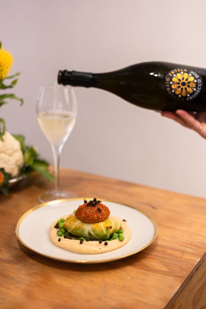Zitronen-Spitzkohl-Roulade auf Blumenkohlcreme mit Prosecco DOC.