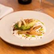Gerösteter Spargel auf Buttermilch-Sud mit Prosecco DOC.