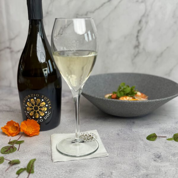 Sizilianische Caponata mit Riesengarnelen und Prosecco DOC.