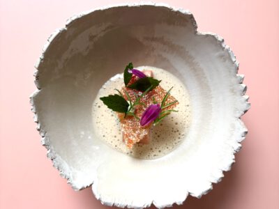 Forelle mit Erbsenpüree, Tomaten-Tatar und Prosecco DOC.