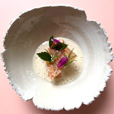 Forelle mit Erbsenpüree, Tomaten-Tatar und Prosecco DOC.