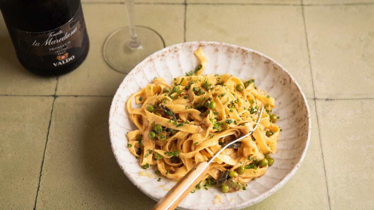 Prosecco DOC Brut kombiniert mit Tagliatelle in Zitronenbutter.