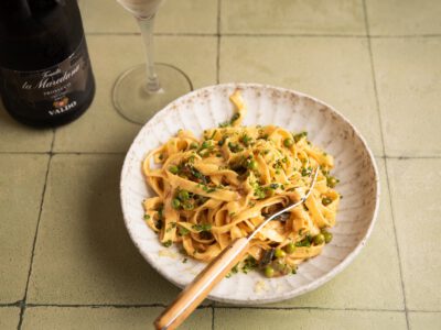 Prosecco DOC Brut kombiniert mit Tagliatelle in Zitronenbutter.